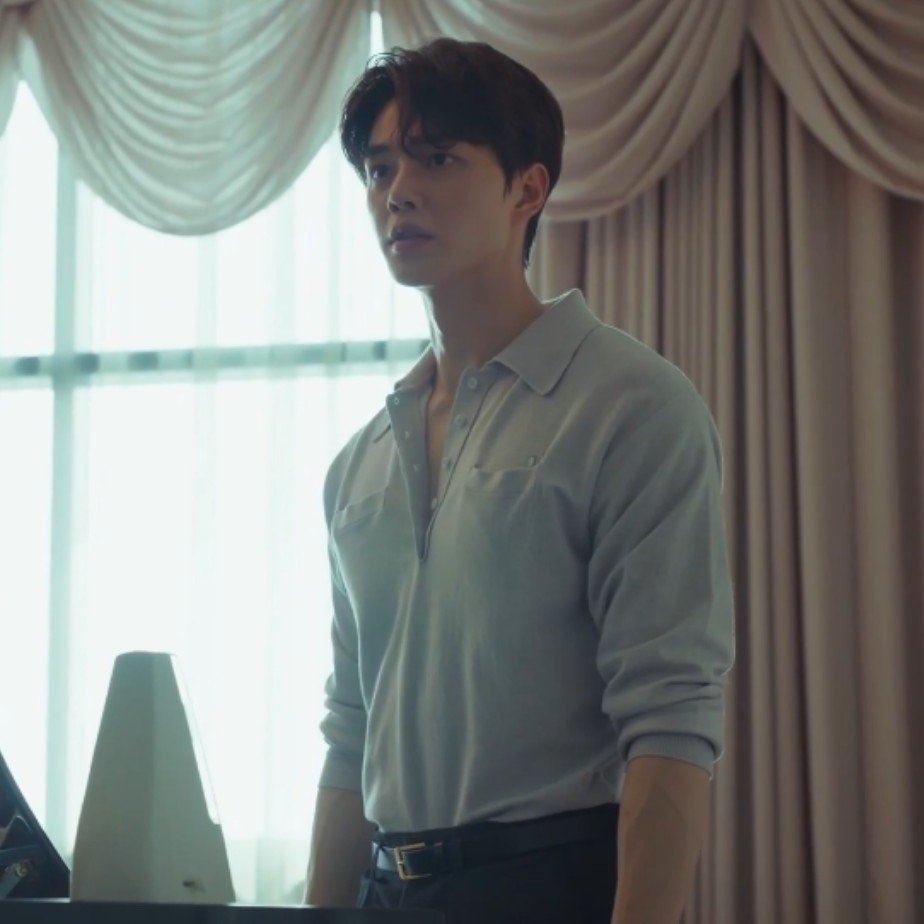 yohanatrix's tweet photo. ALL buttons open and cleavage showing, tits out KNOWING jeongyo could walk into his office anyway &amp; catch the sight of all dat🧍‍♀️ https://t.co/XHVKOKrlYE