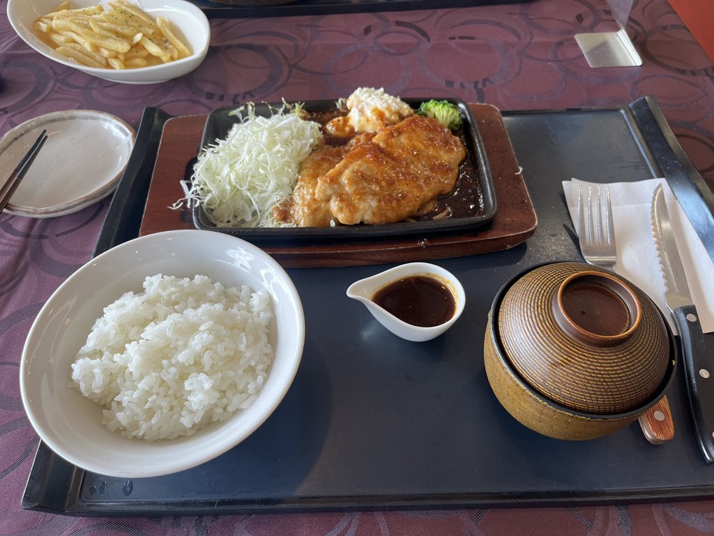 vvvtihaya's tweet photo. ゴルフ飯 https://t.co/RJTU3OHveT