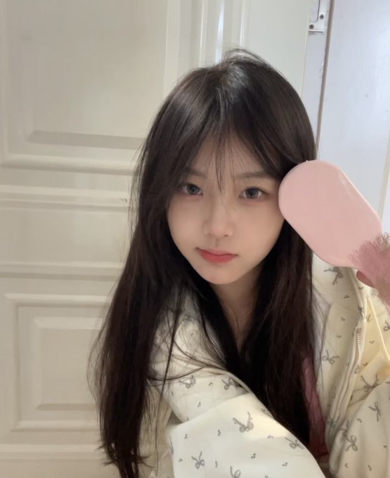 judyscot3's tweet photo. 现在能不能来个男生加QQ互看？我现在太压抑了...🥺我真的不要🚪啊 https://t.co/P17DG9AlXK