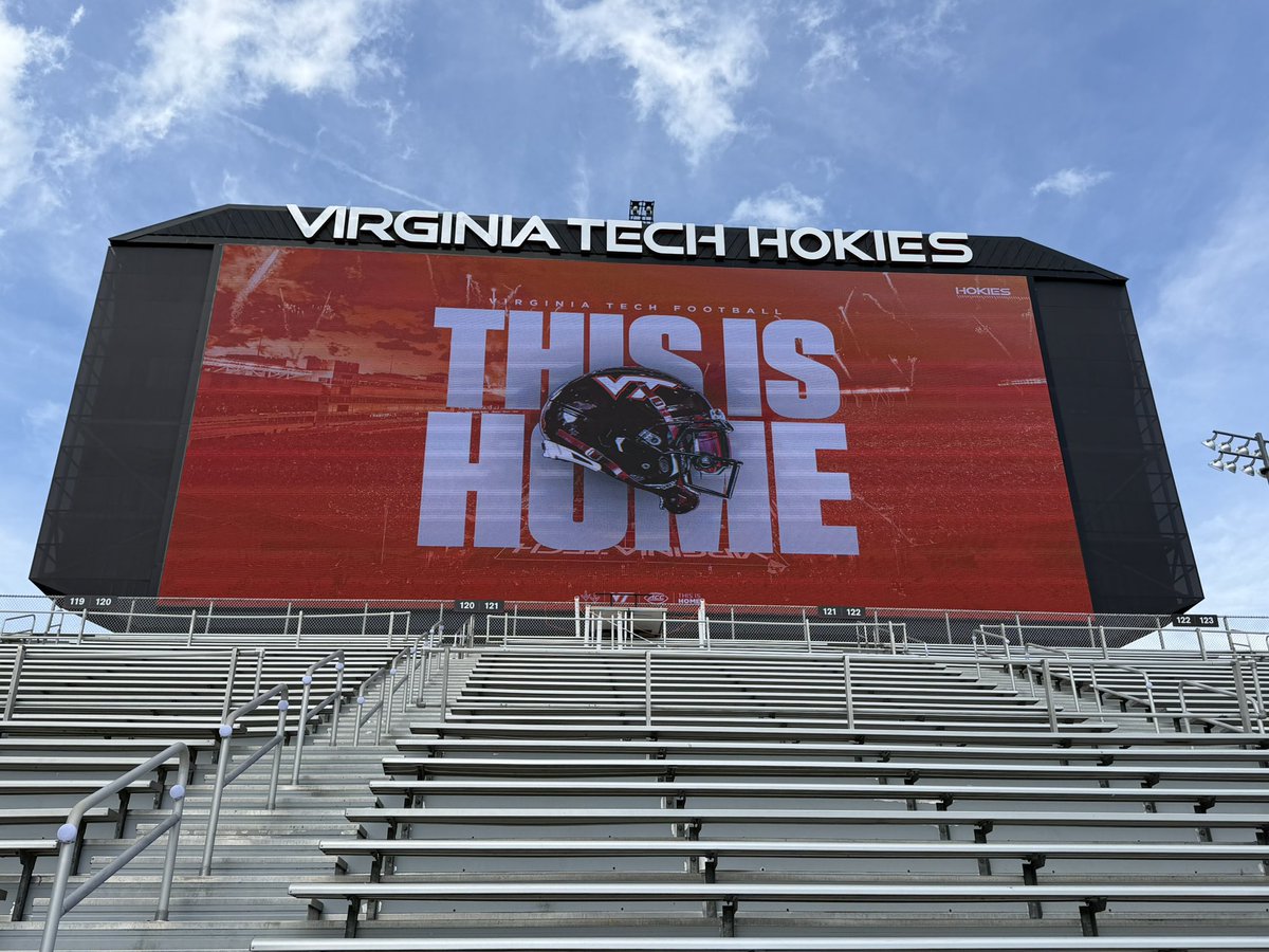 kdbuerge's tweet photo. Enter Sandman.  The best player entrance in college football.  Period.

GISPER spotting for the @ACCFootball matchup between unbeaten teams @Pitt_FB and @HokiesFB on @ESPN at Lane Stadium at night. #ESPNCFB #PITTvsVT #ACCFootball #H2P #Hokies #LetsGoHokies https://t.co/Z3hOnrJhqs