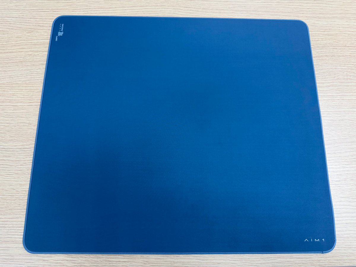 bicoutlet_nanba's tweet photo. 当店では滑るマウスパッドありますか？とご質問をいただきます。
その際に担当がおすすめしているのがこちら⬇️

#AIM1 電　でございます。

ベースが硬めで滑りもいいのですがしっかり止めもできる表面でFPSゲームにはうってつけな製品です。

担当個人としてのおすすめはSoftです👍 https://t.co/h8YOsFL69k
