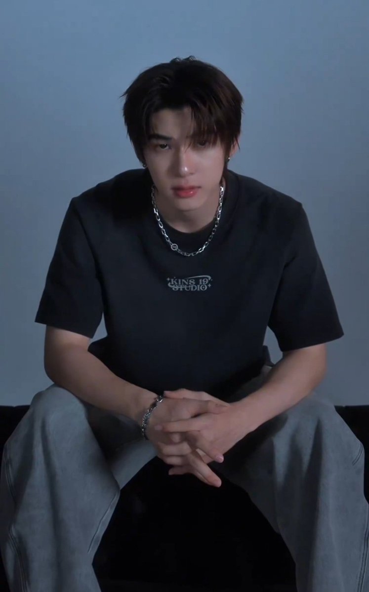 theaxbx's tweet photo. big boy?or Daddy? https://t.co/bsBDNTXVUH