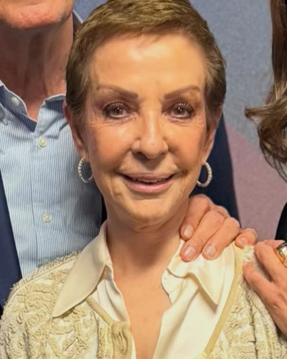 CamilaAlec23412's tweet photo. Ni teniendo todo el pinche dinero malhabido que se ratearon estos infelices hijos de la chingada se les quita lo feos , vieja asquerosa toda vomitiva @VicenteFoxQue  ya duérme a tu momia posdata: chingu3n a su m@dre los dos. https://t.co/xlnlDJuca2