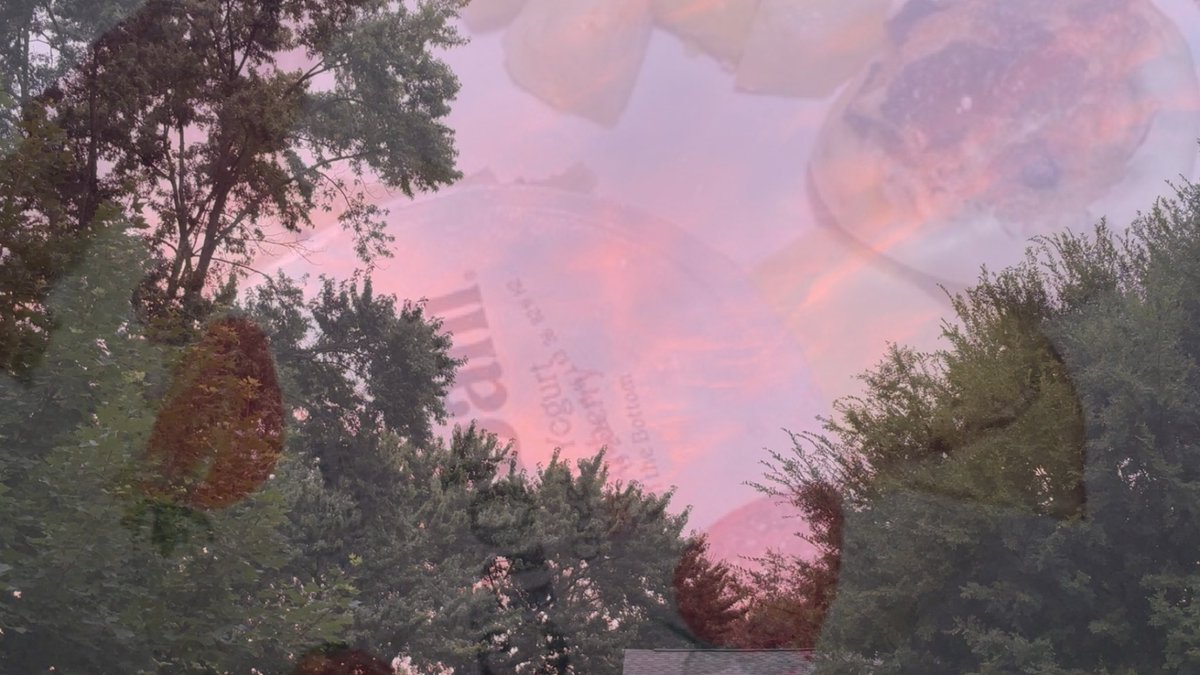 Unfairly_Local's tweet photo. the sky is really pretty tonight https://t.co/NN4YvlPMWA