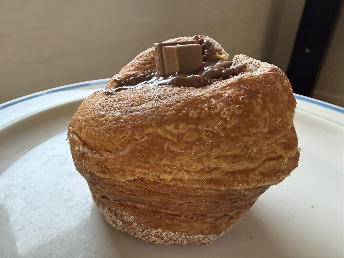 StephPenny1's tweet photo. A Kit-Kat cronut does not disappoint—especially when served warm! 🤤 #SaturdaySelfCare https://t.co/bMrFOZ3xTb