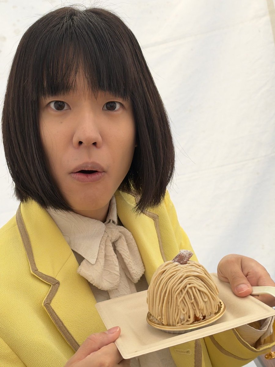 monaki_official's tweet photo. ケンケンです🗡️
本日は「第20回 かさま新栗まつり」に出演させていただきました！
 
天気にも恵まれて、最高に気持ちのいいステージでした。
みなさん、新栗まつり最後まで楽しんでくださいね！！

ステージ前にいただいたモンブランがめちゃくちゃ美味しいかったので皆さんも食べてみてください🌰

では！！

#モナキの日常
#山本さん日記始めました