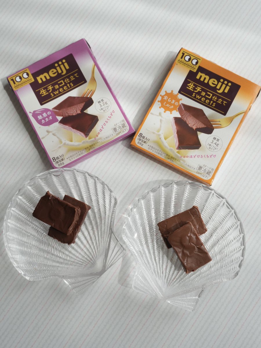 chocokuncom's tweet photo. 明治「生チョコ仕立てスイーツ」。これ食べて「もう生チョコじゃん」と思ったけど、実は生チョコではない。

チョコレート原料にチーズの製造技術を掛け合わせ、生チョコのようななめらかな口どけを表現。生チョコを作るのではなく、別の技術から生チョコの食感にたどり着いているのが面白い。 https://t.co/dBIeRVzjez