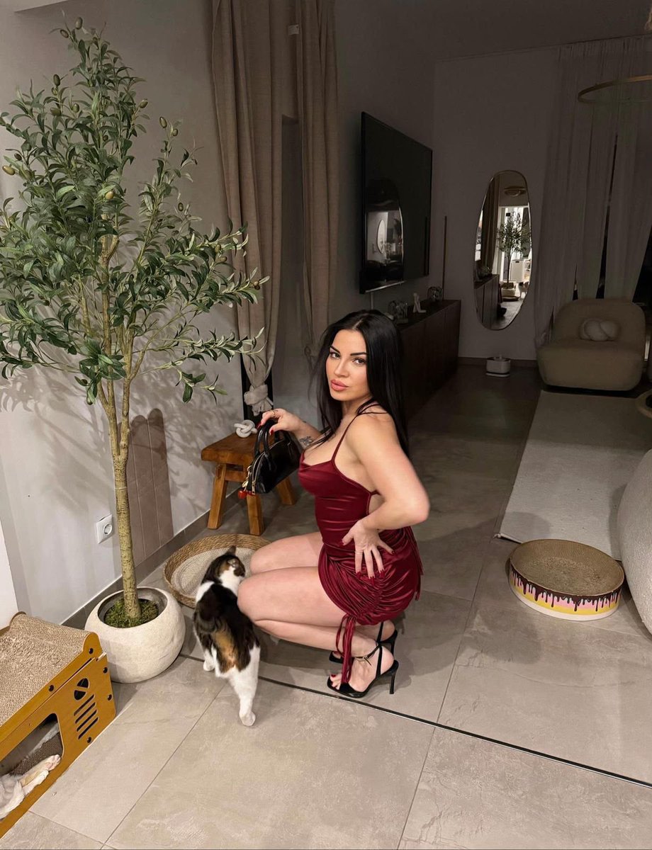 yuliahendri3's tweet photo. #konyabayan #konyaesc Sana sarıldığımda, dünyada doğrrru bir yerde olduğumu hissediyorummm https://t.co/JfbGE7EINC