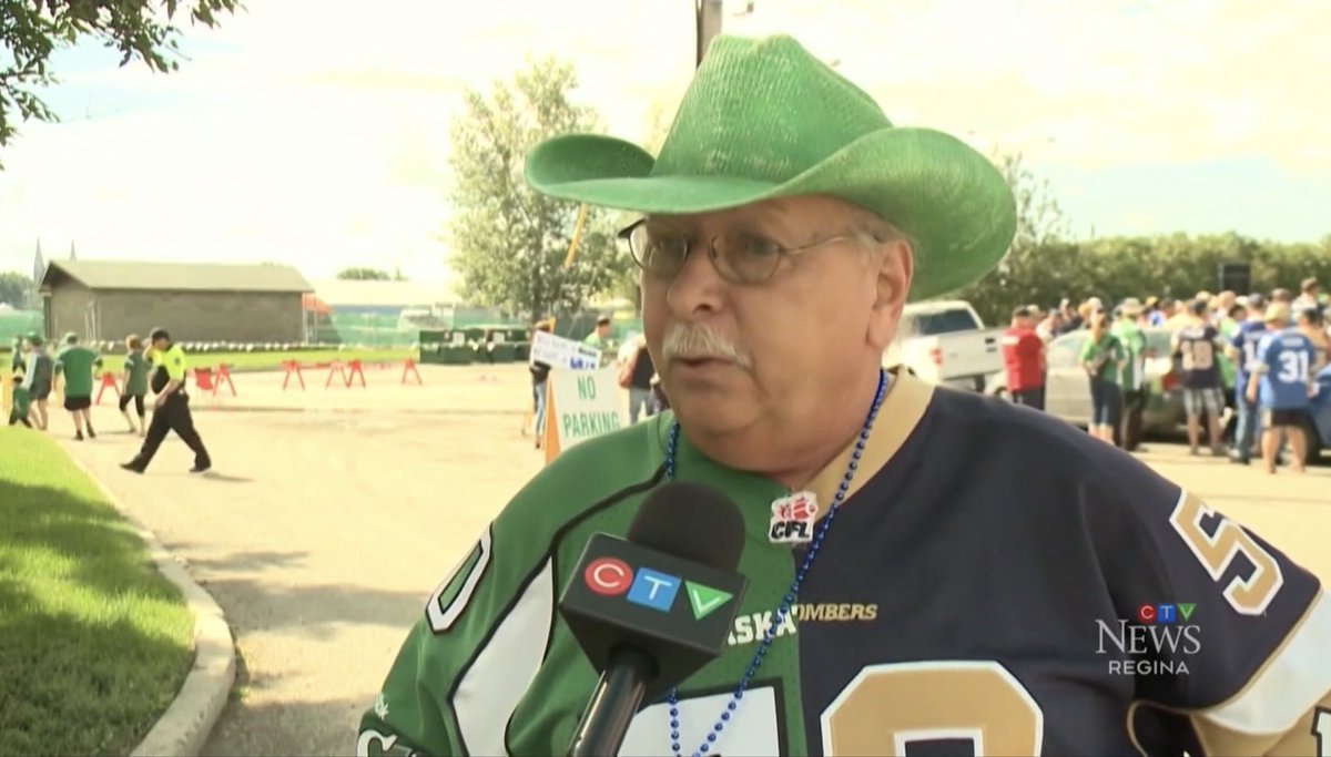 CTVCole's tweet photo. Tribute to Wayne Kuntz made it up onto the Maxtron tonight. He hosted the famous Wayne’s World tailgate ahead of many Labour Day Classics, first welcoming Bomber and Rider fans alike to his backyard in 2004. He was 76. #waynesworld #cfl https://t.co/bP2RnWDjBE