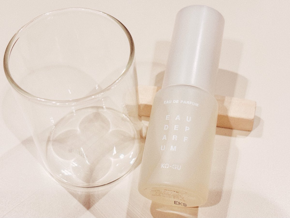 ko_gu_com's tweet photo. 《 ブラックティー 》

まるで花が咲くように開く茶葉
素敵なティーポットに心を躍らせ
自分を整えるひとときに

オードパルファム 33ml
https://t.co/Yn9LoTAm9r
〈 KO-GU 新宿 〉 https://t.co/IuJPoey5la