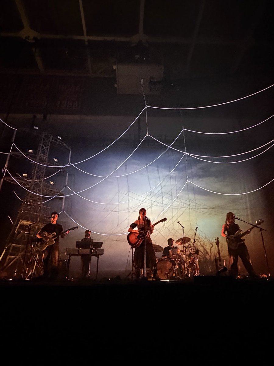 gayforgogo's tweet photo. HEARING PYLON SONGS LIVE #LIFECHANGING LETTTSSGSOOOOO EVERYONE GO TO THE POWERLINES TOUR ITS PEAK https://t.co/jpXfdei9wX