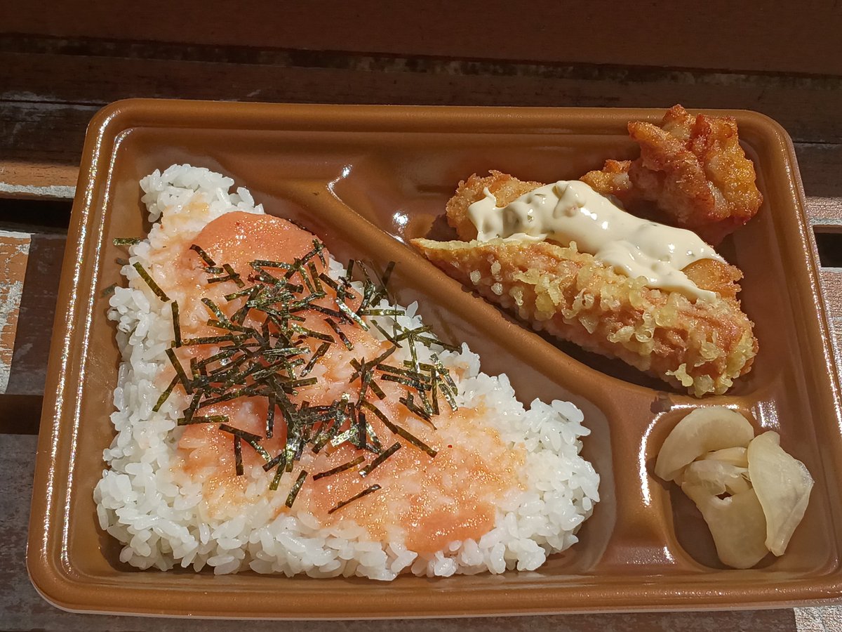 pizadebuw's tweet photo. 自宅に帰ったら食べる物がありますが、ついつい外で食べたくなります。 https://t.co/328SyBYk5f