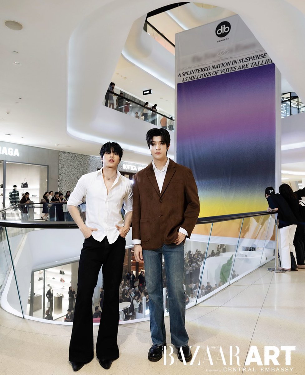 JimmyHouseJpn's tweet photo. IG update:bazaarthailand

JimmyとPhupha君と写っているのは「渋谷翔さん」という日本人の方の作品だそうです

https://t.co/Aetnsc3t5G

#jimmy_jimmoi #จมอ่านว่าจอมอ 
#BAZAARArt #BAZAARART2026  
#CentralEmbassy    
#ACELOVESFASHION https://t.co/oRx9cPFMZH