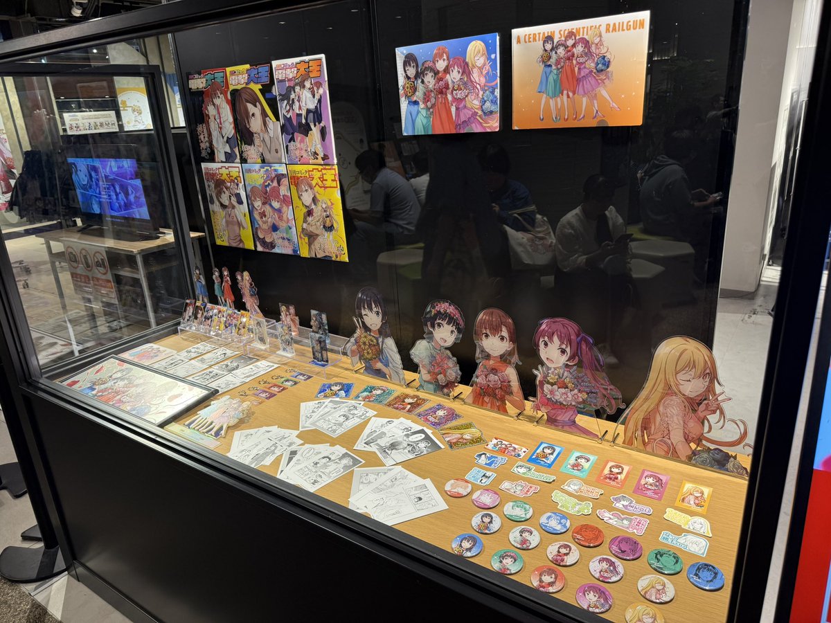 Ree_toaru's tweet photo. 有楽町のマルイさんで開催されましたポップアップにお邪魔しました……！
超高速でお買い物して、超高速で記念のお写真撮ってもらって、超高速で離脱しました🏃‍♀️‍➡️

購入特典、黒子さんと佐天さんをお迎えしたのですが、美琴さんと交換して頂ける方いらっしゃいましたら、どうでしょうか……🥲 https://t.co/g0wqSFciT0