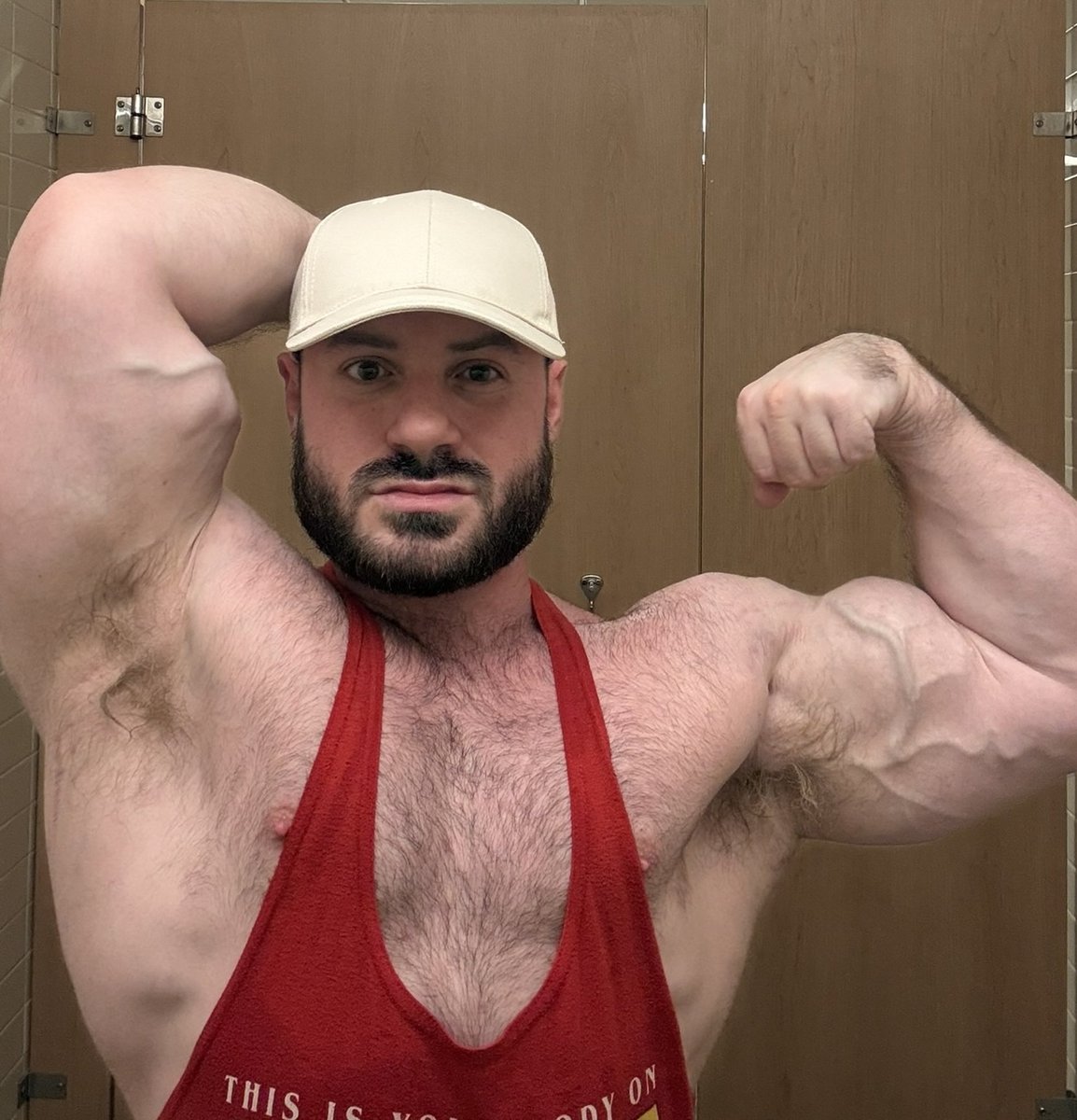 TheGayBoyShow's tweet photo. Flex//No flex https://t.co/5gN5cAxYeT