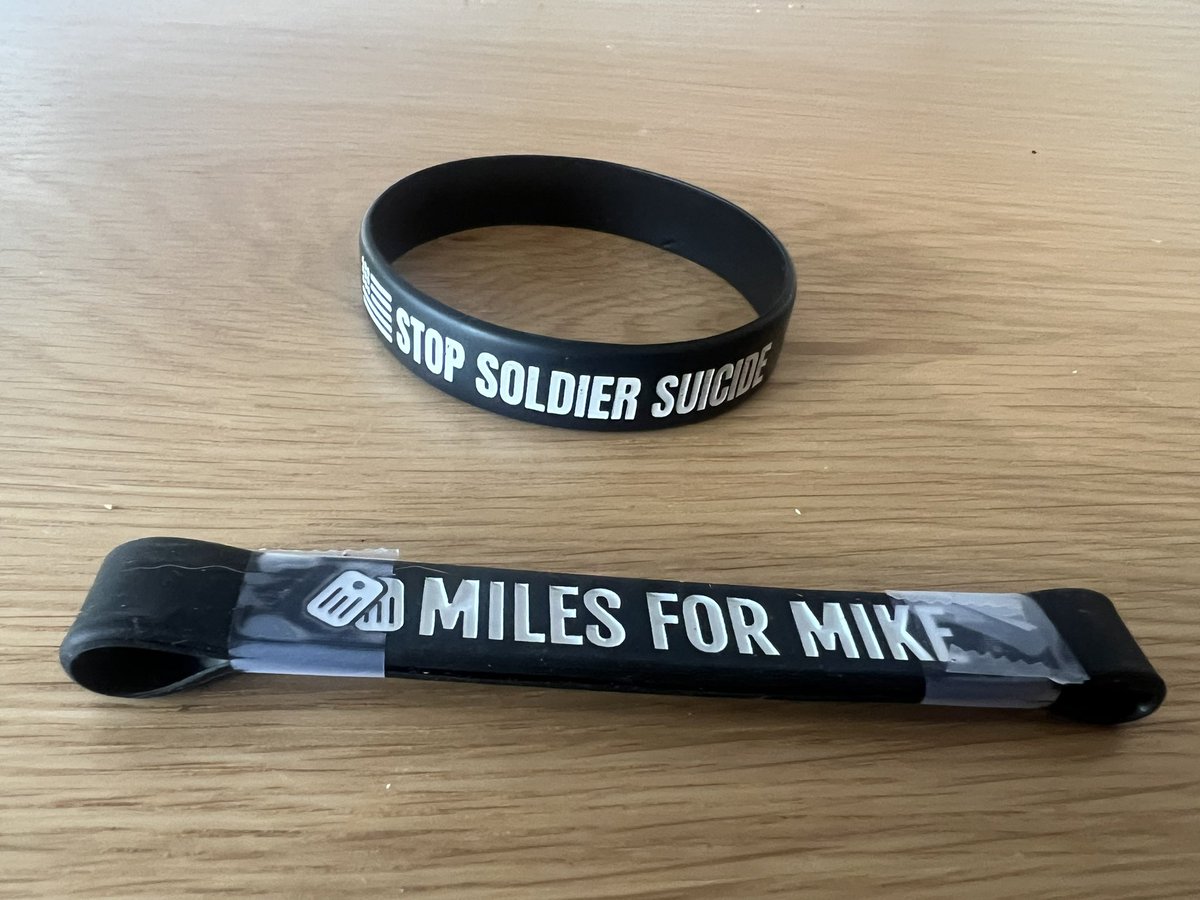 charlesdavis75's tweet photo. Too wet to do some gardening so time for a run and to take out one of my new #milesformike @WristbandBros https://t.co/aG3vGYMQMQ