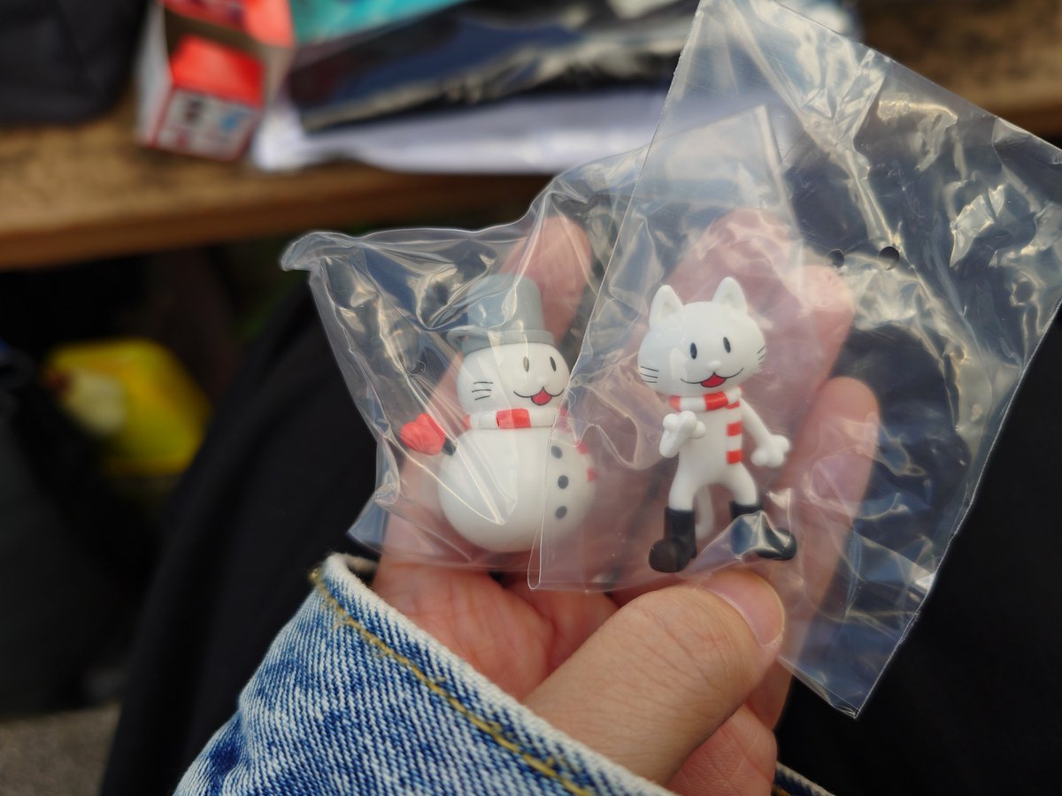 hollyKnight_boc's tweet photo. 雪だるまと立ちノーマルニコルを
ウィザードニコルと座りノーマルニコル
に変えてもらえませんか😢 https://t.co/YjsZ6jj0l0