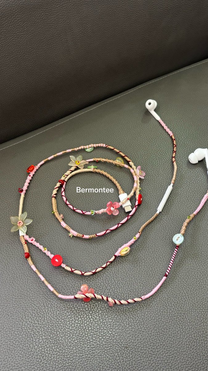 reengkah's tweet photo. Hi peeps ──  Bermonteé is back!! 🎧🎀

🔁+💗 appreciated

OPEN PO earphone wrap nihh!! Bisa gemes, bisa keren, bisa custom tema juga 🫧 “Kak mau Spiderman, kak mau tema laut!” BISA SAYANGG, kirim referensinya aja 🫵🏻😭 Harga start from 55K! Interested? Tinggalin jejak USN yaa 💌 https://t.co/lml38TI0NF