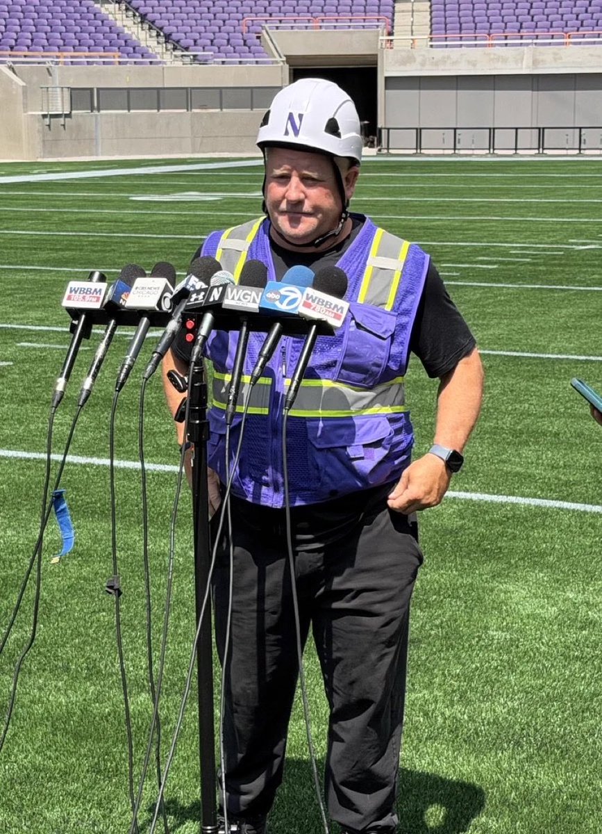 EnjoySaturdays's tweet photo. This man just tore apart Penn State https://t.co/xU6Egzn8ZA
