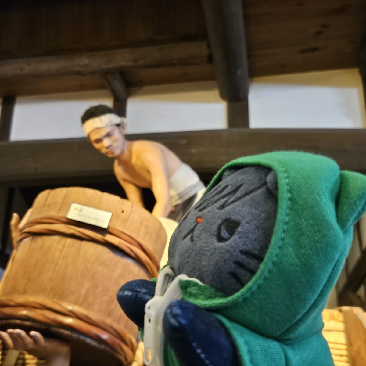 roku_tani's tweet photo. ねそちゃんの、おさけづくりたいけん🍶
ねそにゃん「もちます❗️」
めぐにゃん「えっほ　えっほ　えっほ」
ねそにゃん「あっちあちのおこめ　さまします」 https://t.co/G2ufMeRul4