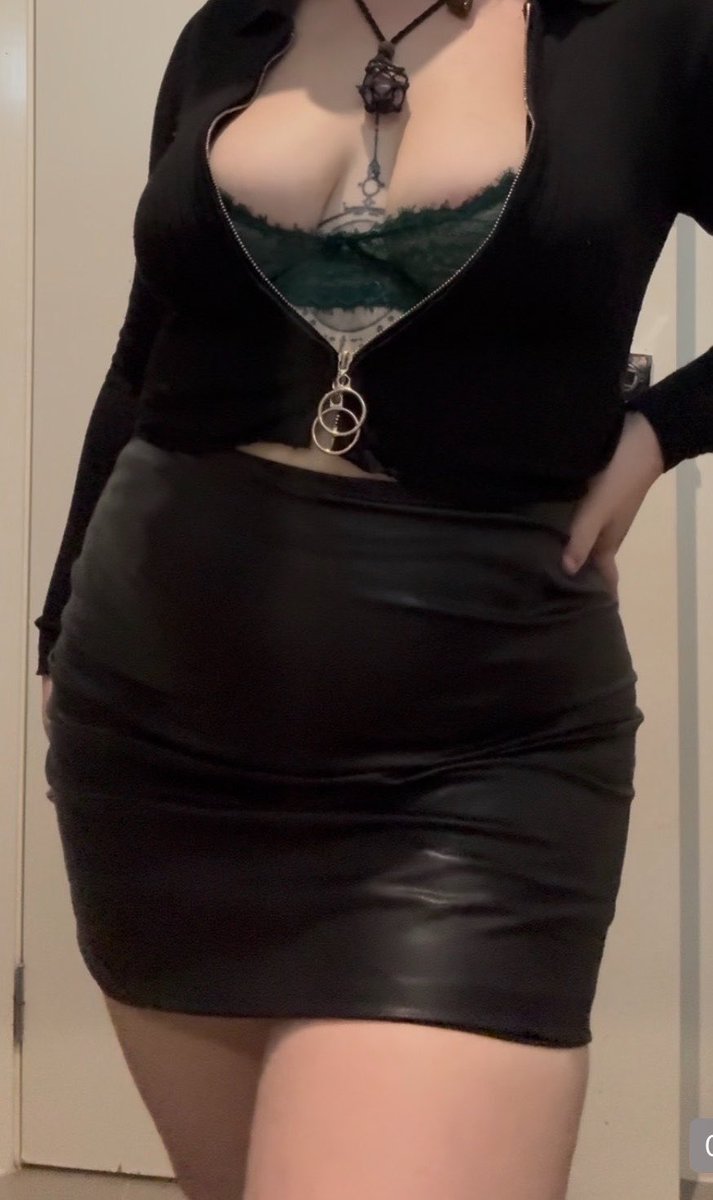 Anarchic_Ash's tweet photo. Got all plugged up and wrapped this big ass in a tight pleather skirt for a “joyride”with @TheMacMcQueen 😈
Got some amazing content, stay tuned for more😜

#nsfw #nsfwtwt #PAWG #thicc #juicy #buttplug #collab #anal #insertion #lingerie #alternative #alt #nofilter https://t.co/o0R6ukEWr3