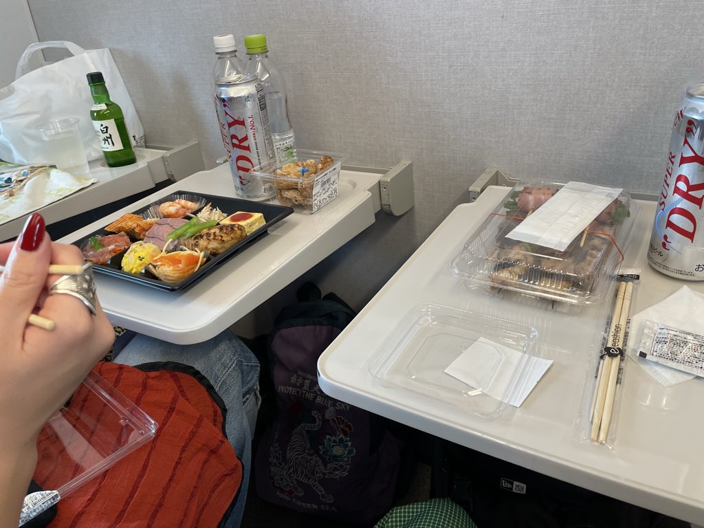 rok_jp's tweet photo. 京都へ出発ー
10-FEETツアファイみやこめっせ https://t.co/8Ixaf2kH1K