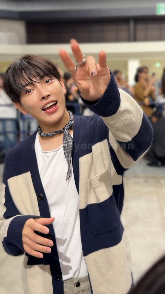 byAon2's tweet photo. 어어 아니야.
홍중이 새끼손가락 자아 있더. https://t.co/gHWRX6LuGu