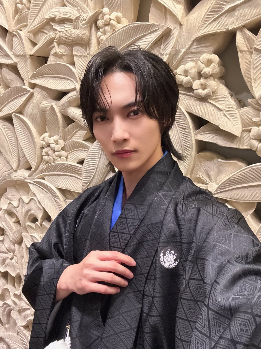 hiroki_kajita's tweet photo. 十周年特別企画　配信番組
＜舞台『#刀剣乱舞』感謝の宴＞ 

憧れの先輩方を前に緊張でガッチガチの梶田が出演しています！！🐉

燭台切光忠役 東啓介さんと⚔️
勇気を出して話しかけることが出来ました🥹
全てがカッコよくて痺れました⚡️

長船公演の実現に、さらに想いを馳せました。　　
#刀ステ https://t.co/ETcPCUc3ip