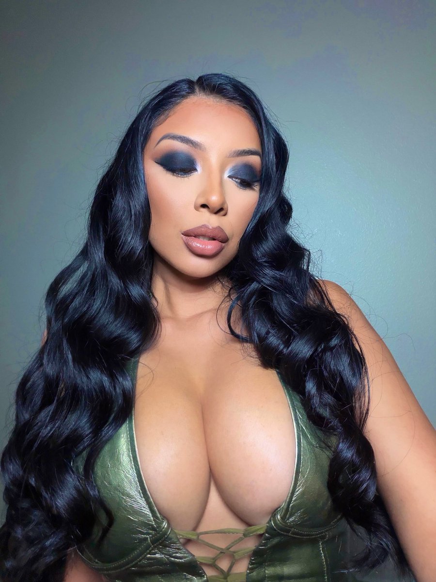 kimberlystarxo's tweet photo. Baby I’m live-streaming on my page rn💻✨🫦 https://t.co/InG1huv0t2