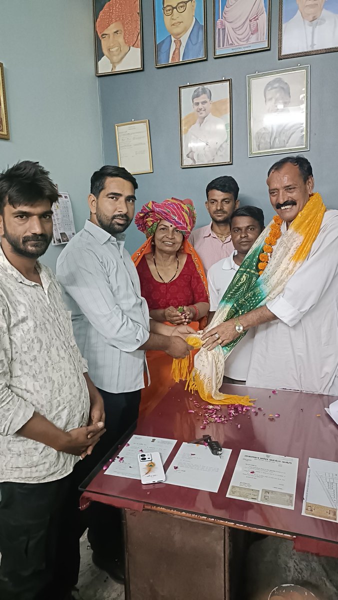 aarvibalram's tweet photo. बांदीकुई नगरपालिका नवनिर्वाचित चेयरमैन
श्रीमती विनोद रतन पटेल जी को उनके कार्यालय पहुंच कर
REET 372 संघर्षरत युवाओ ने शुभकामनाएं प्रेषित की🎉

ज्ञातव्य हो कि #सिकंदरा_धरना से लेकर #पीलूपुरा रेल्वे ट्रैक जाम तक पटेल साहब युवाओ के लिए लंबे समय से संघर्षरत है🙏
 
@patelratanmal जी https://t.co/q5WRG0Tu6d