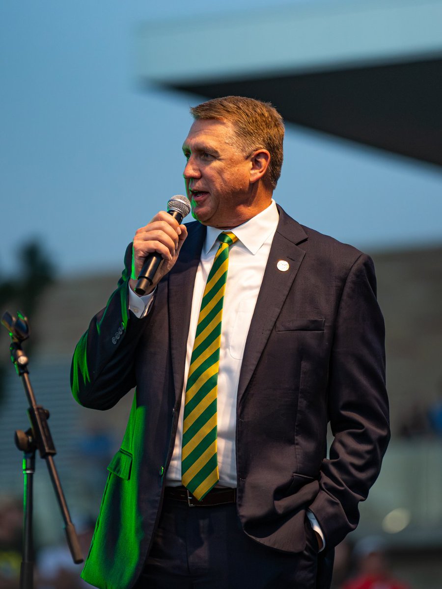 CSURams's tweet photo. ���𝙧𝙞𝙙𝙖𝙮 𝙉𝙞𝙜𝙝𝙩 𝙇𝙞𝙜𝙝𝙩𝙨 ✨

There's nothing better than hoco in foco 💚 https://t.co/z4swG4aw5B
