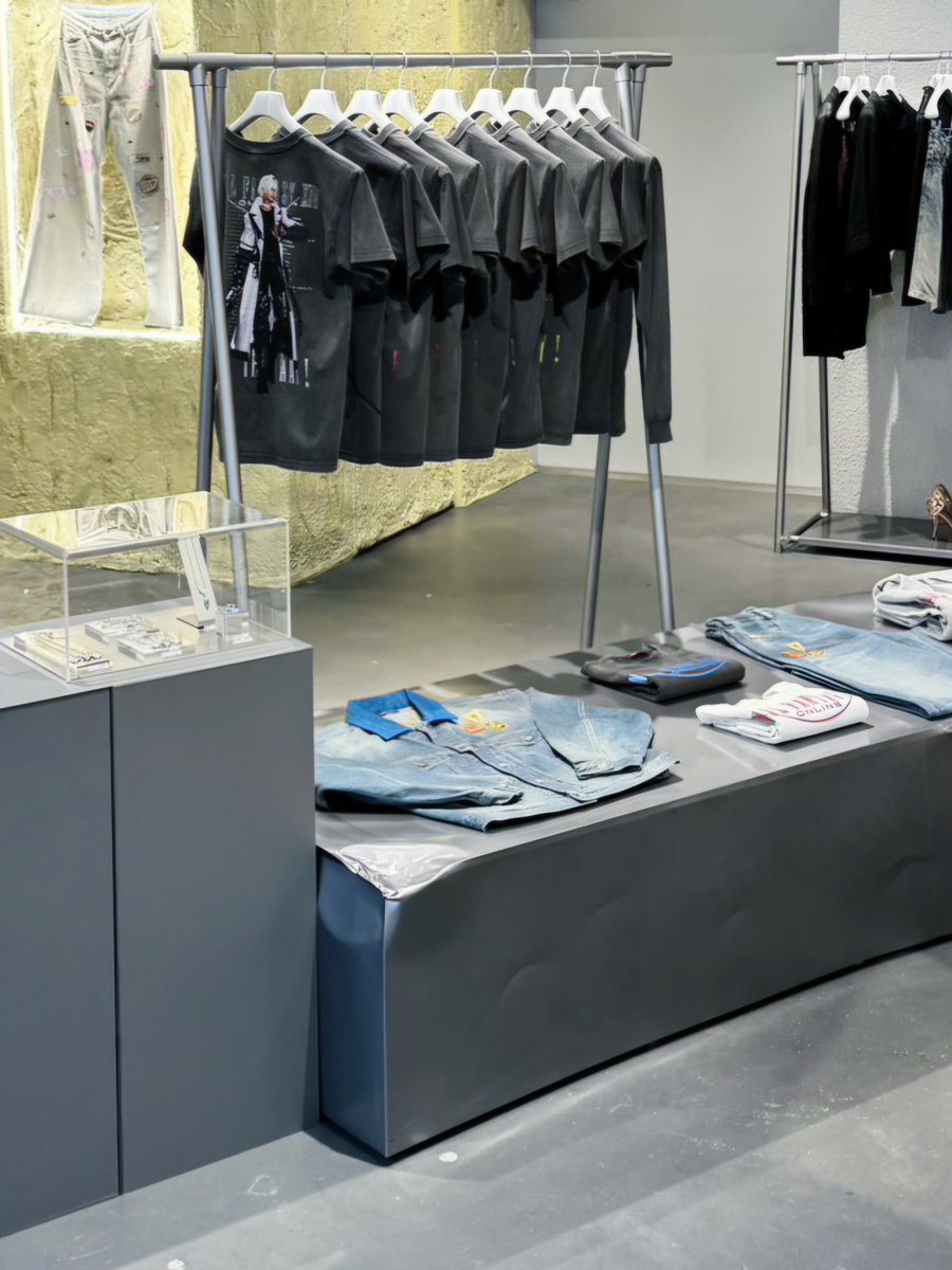 DieselART's tweet photo. DIESEL × FINAL FANTASY XIV カプセルコレクションが、DIESEL SHIBUYA、ディーゼル公式オンラインストアで販売開始！

全27種のコラボレーションアイテムはこちら👇
https://t.co/Z2VmHVti95

@Diesel_Japan @FF_XIV_JP #FFXIV #FF14 https://t.co/sl8mCuVFNo