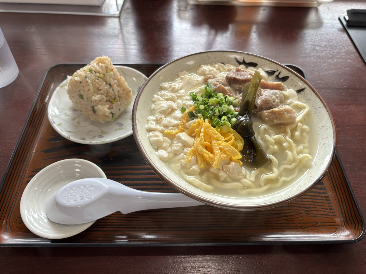 tinbin44's tweet photo. 高江洲そばでゆしどうふそば大にジューシー。優しい一杯、美味過ぎる！ #浦添 https://t.co/SRhdLCuDKw