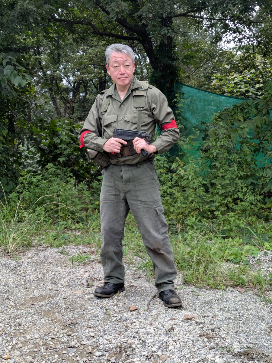 sam10631303's tweet photo. opsにサバゲにきています
今日のかっこうはパイナップルARMY第一話の郷士（誰もわからない） https://t.co/J9sBNvAHo6