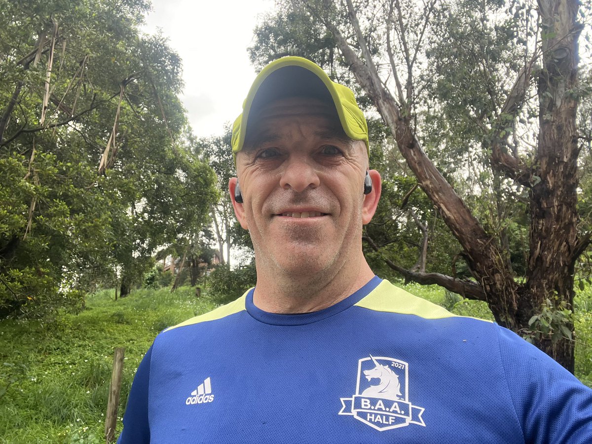 charlesdavis75's tweet photo. Got out for a run. Rain stopped which means I’m back into the garden. Run felt good. Took it easy. Got a brand new #milesformike @WristbandBros on too 👍 https://t.co/X2JnHnU5hY