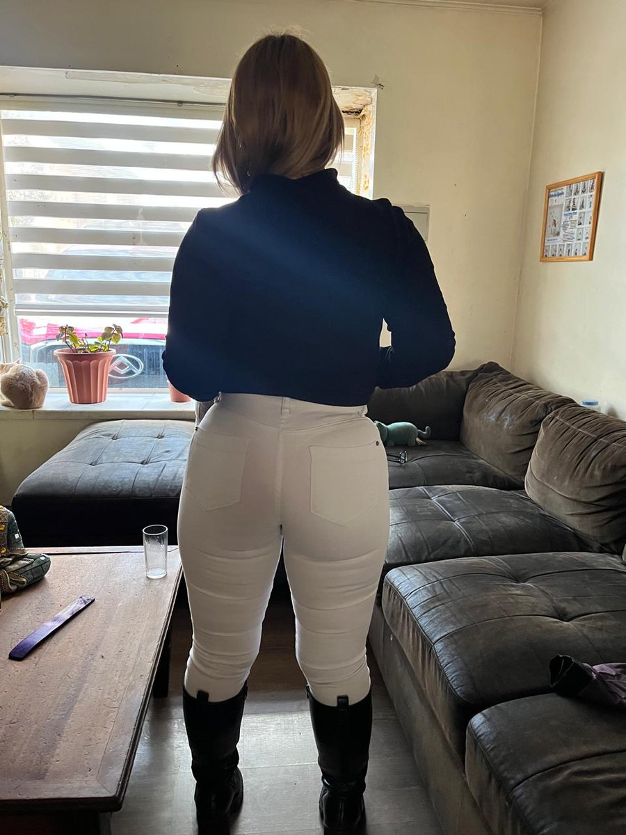 Sensationsobn's tweet photo. White pants: the perfect aesthetic for a sunny day. ☀️✨ So clean, so sleek. Full look at:🔗 OnlyFans: 
 OnlyFans:https://t.co/7fYKKyFwWH

 Fanly: https://t.co/XU7uyV0440

#whitepants #ootd #minimalist #cleangirl #springstyle #OFcreator #Fanly https://t.co/GP6SPqG7jn