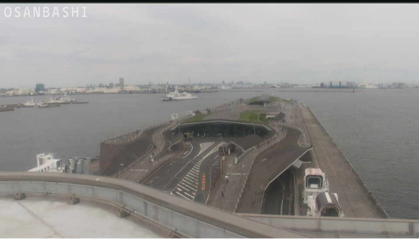 shi_00015_'s tweet photo. なんか曇ってきたなぁと港の空をライブカメラで見たら何かいる🙄
確認したら「巡視船いつくしま」🤩横浜に来た！

📸大さん橋Webカメラ https://t.co/kWWl5Ubmn7