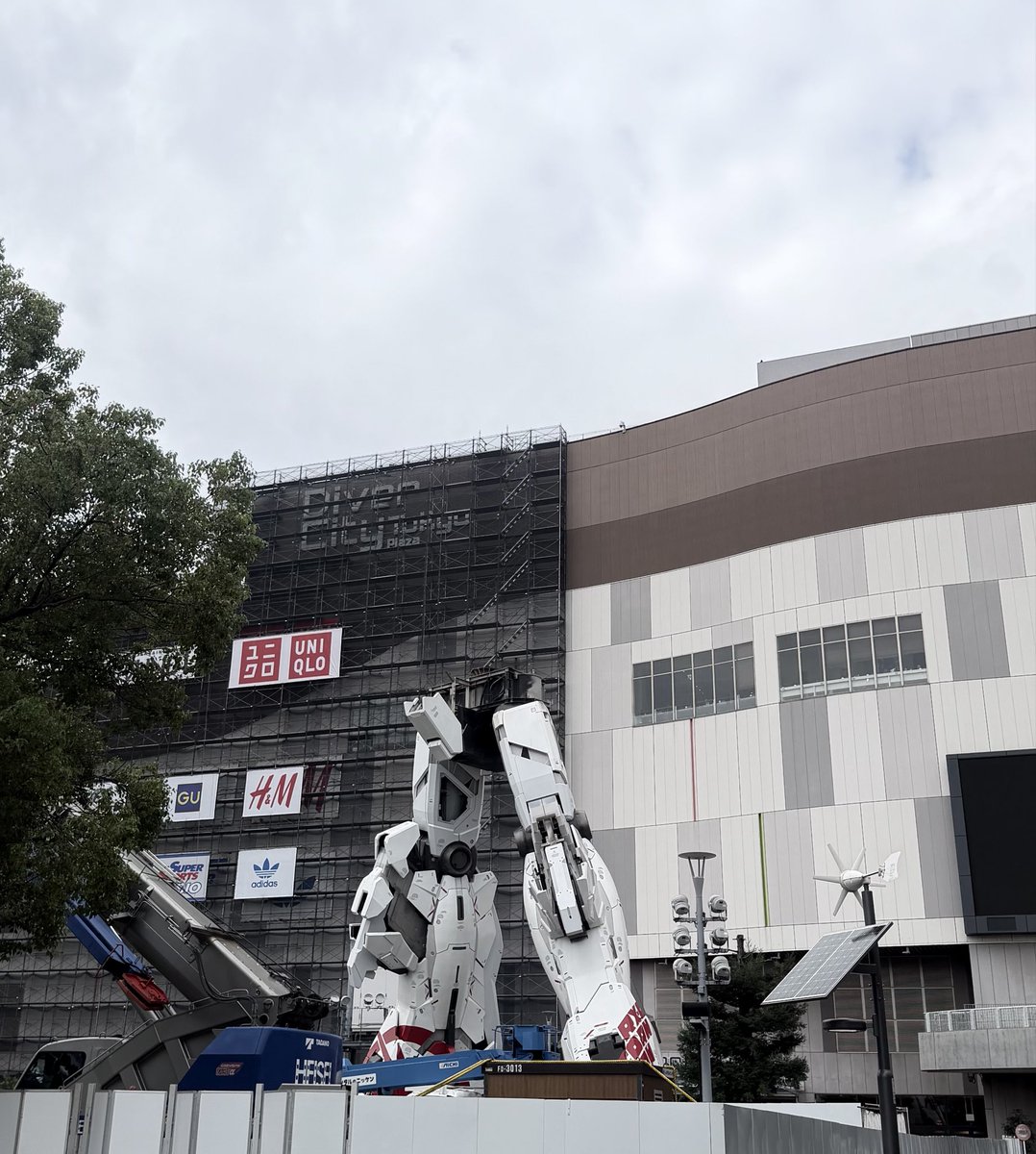 mmmmhnus's tweet photo. ガンダムが.............. https://t.co/8sCTCsq4MJ