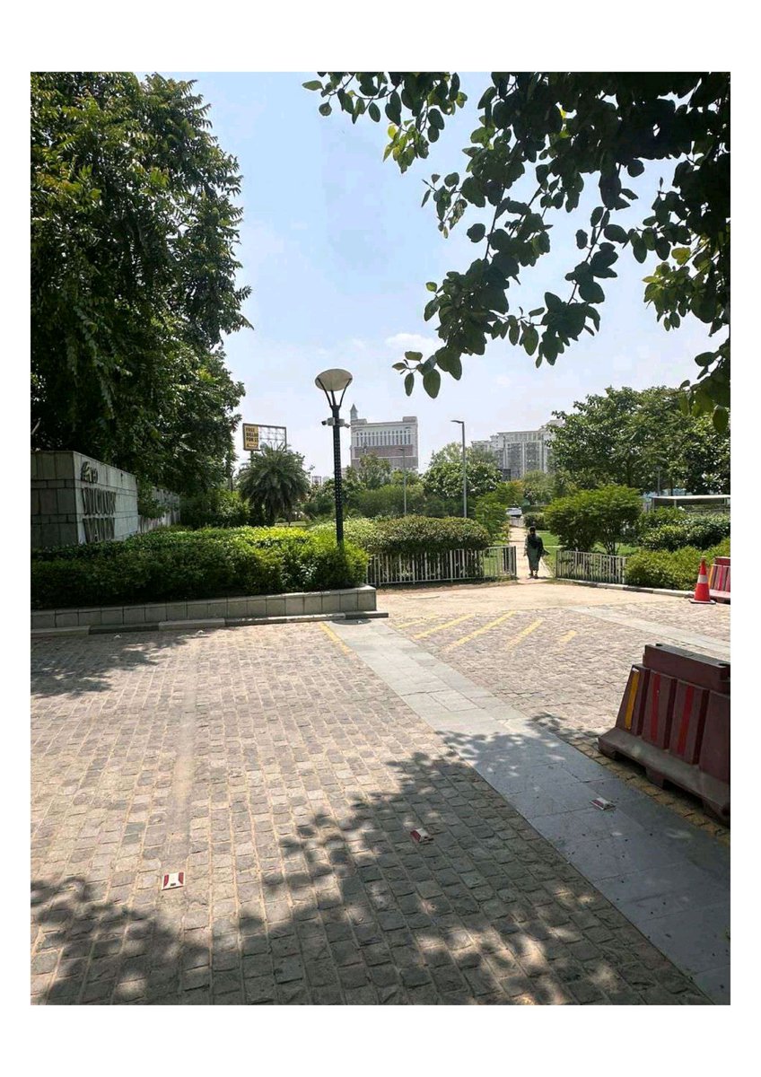 mkhatana5200's tweet photo. माननीय@cmohry @dtcphry @DGPHaryana हम ग्रामीणों की शिकायत को 6 महीने हो चुके है @OfficialGMDA के जिम्मेदार अधिकारी Sec 67 Green Belt,Service Road को Victory valley Builder,RWA के गैरकानूनी कब्जे से मुक्त नहीं कर रहा है,1 km बन चुका रोड 2 वर्षों से चालू नही हो पा रहा है Action Plz https://t.co/xC6osYP78j