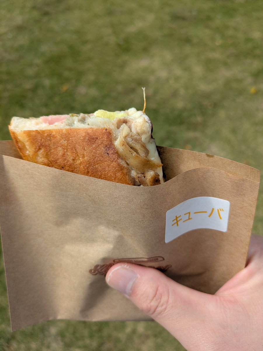 ankin245's tweet photo. キューバサンド(ハーフ)
キューバサンドって初めて聞いたな https://t.co/R6oR5y09Ek