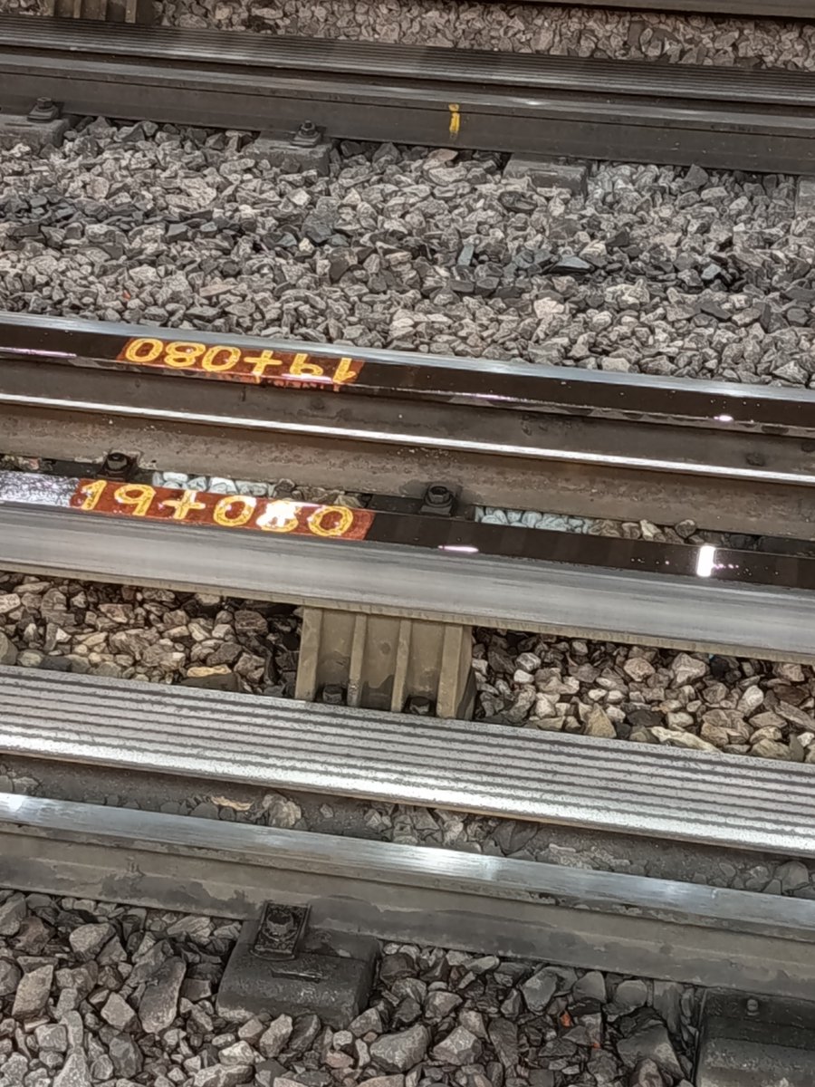 padremundano's tweet photo. Ahí te encargo pá @MetroCDMX le falta una tuerca, Taxqueña dirección 4 caminos https://t.co/gBmXP7haqp