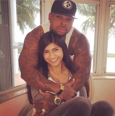 Najeeb00si's tweet photo. @miakhalifa https://t.co/RrWgPBttp1