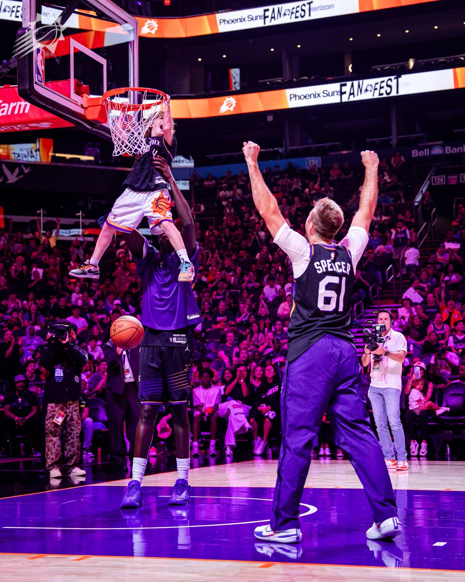 Suns's tweet photo. Good to be back in front of the hometown fans ☄️

@Verizon | #SunsUp https://t.co/5wrQnDUOFt