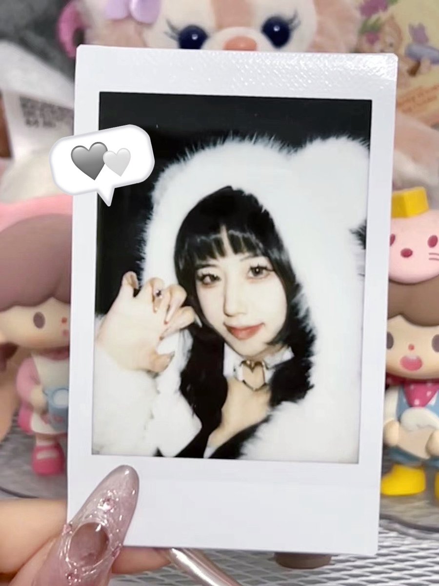 Sleepykitty000's tweet photo. 昨天翻朋友圈发现了一张很喜欢的拍立得！ https://t.co/ZoegTDd99q