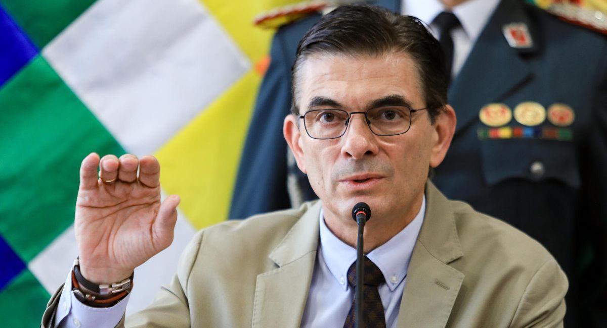 teleSURtv's tweet photo. 🇧🇴📜 Presidente de Bolivia promulga ley que faculta la destitución del fiscal general Roger Mariaca.

🗣️ El mandatario Rodrigo Paz oficializó la norma aprobada por la Asamblea Legislativa Plurinacional.
#teleSUR #Bolivia https://t.co/kecwzyjRy7