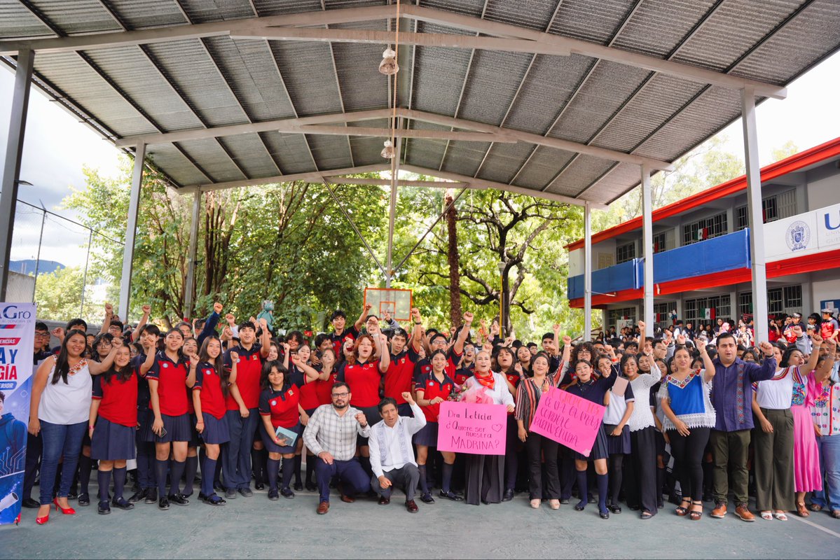 UAGro_MX's tweet photo. 🔬🧬 La Rectora de la UAGro, Dra. Leticia Jiménez Zamora, inauguró en la Preparatoria No. 33 el Primer Ciclo de Conferencias “Ciencia y Tecnologías para el Nivel Medio Superior”, impulsando la curiosidad, la investigación y la divulgación científica desde las aulas. 🦅📚

#UAGro https://t.co/ufQVlYmxYy
