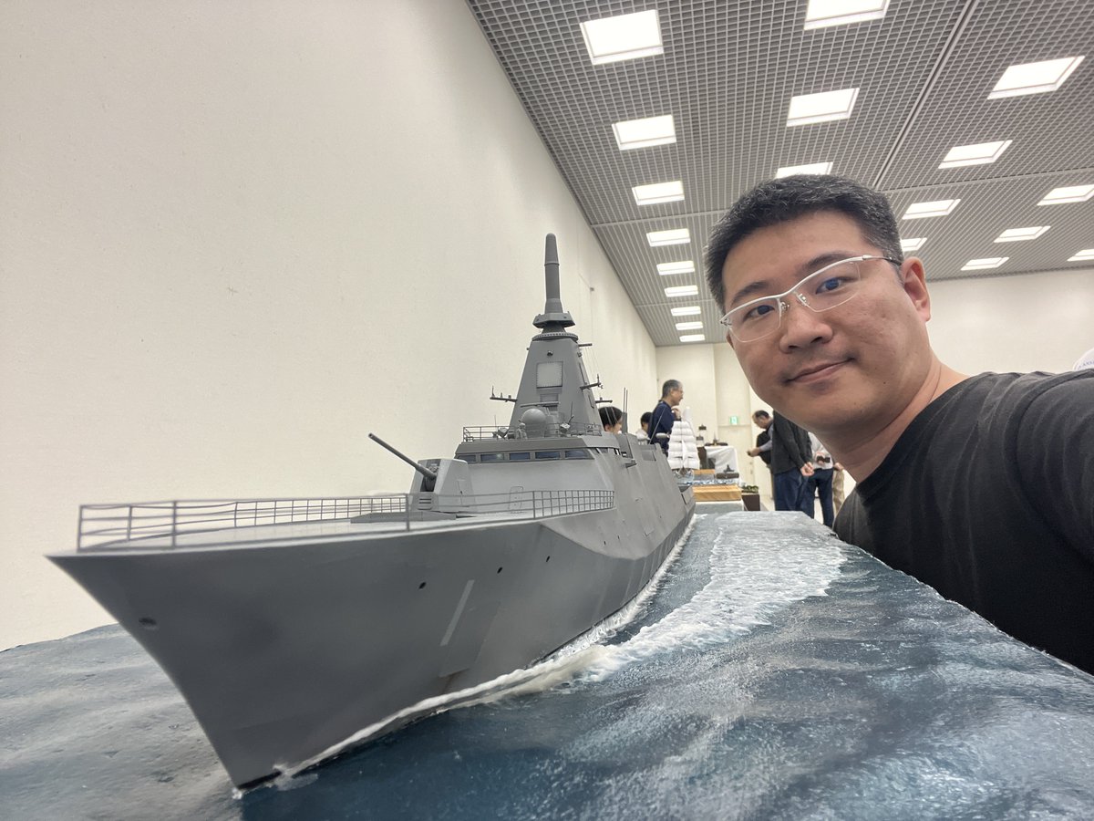 aegir_fleet1's tweet photo. #艦船模型合同展示会 にてデスモガミもとい 1/144もがみ展示しております！
中々展示機会はないと思うので是非観覧にお越しください♫ https://t.co/RDMZB47iRH