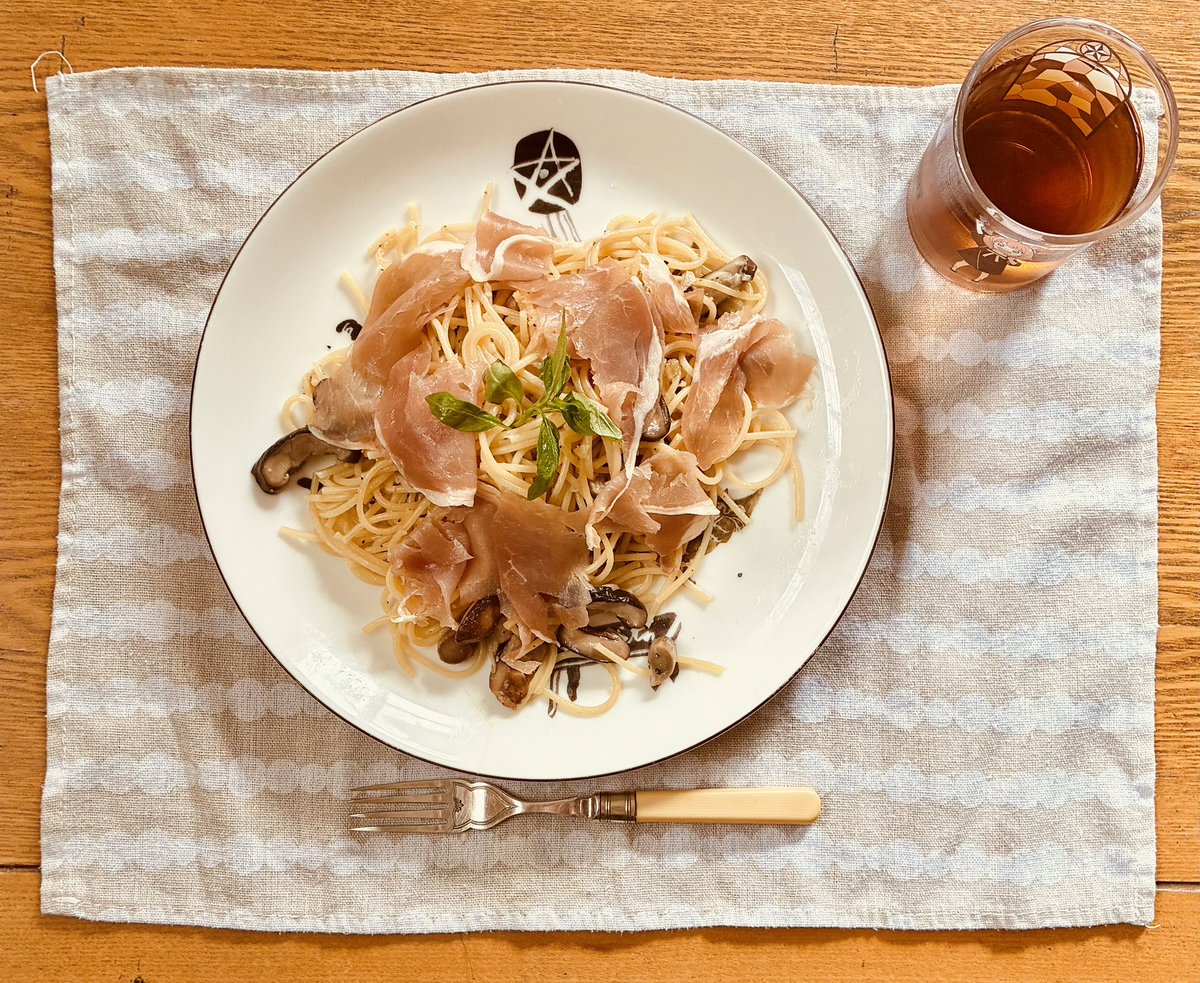 KIMERAtwyx's tweet photo. お昼ごはん🍴生ハムパスタ。
#おうちごはん https://t.co/YpvkKaooIK