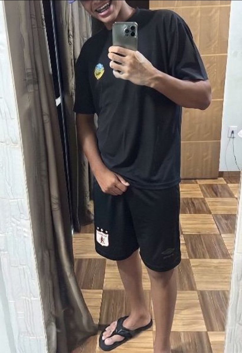 feetstiven's tweet photo. #feet #men #pes #flipflops https://t.co/2jyTaB9lUN