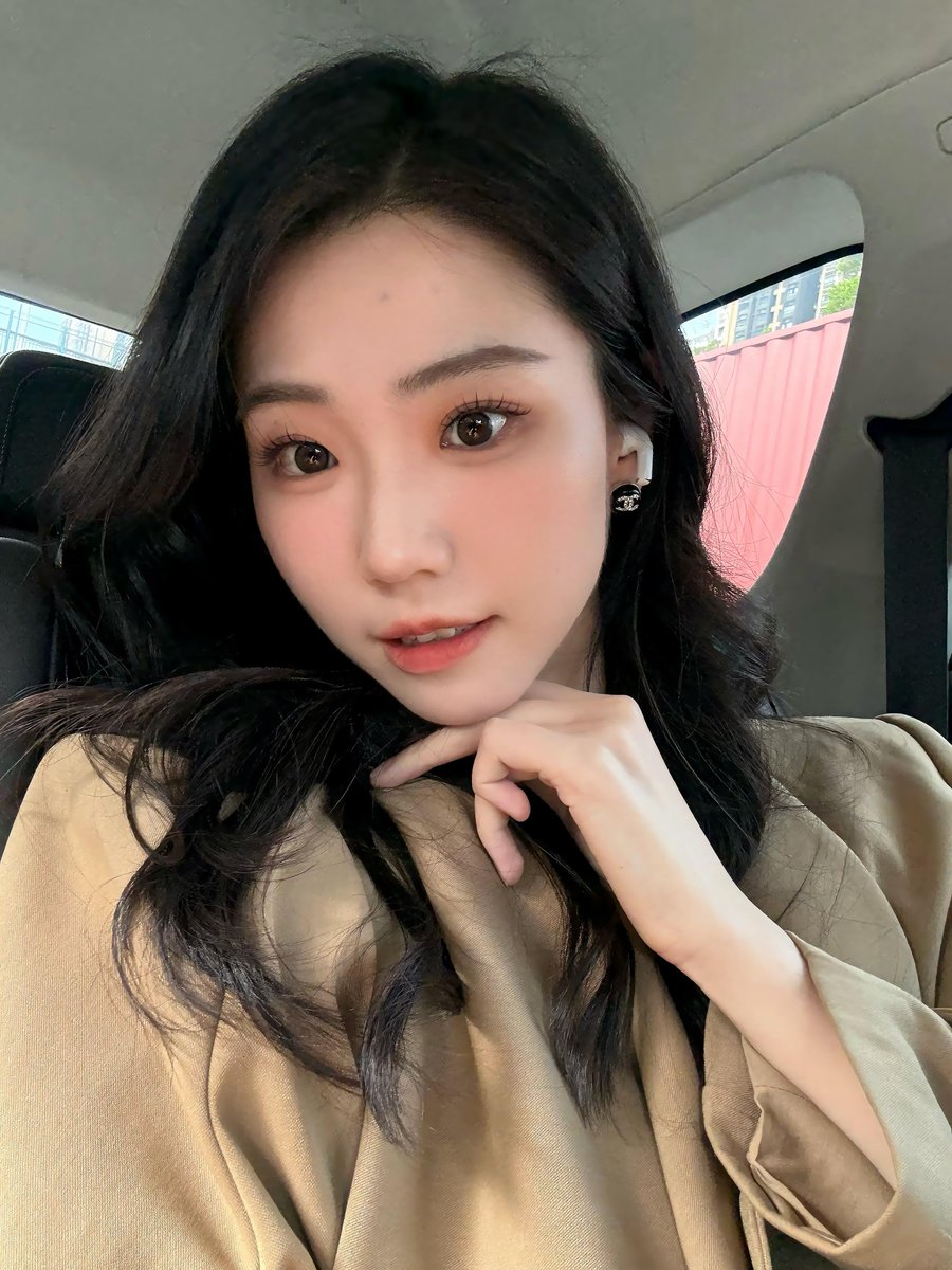 Sven27994234049's tweet photo. 95后｜已婚｜老师 🎀
无不良嗜好，性格温和，思想开放，平时看起来挺安静，其实有不少小众爱好，真心希望在这里遇到一个聊得来的搭子。
#老师 #反差 #新人 https://t.co/EngirE3eY6